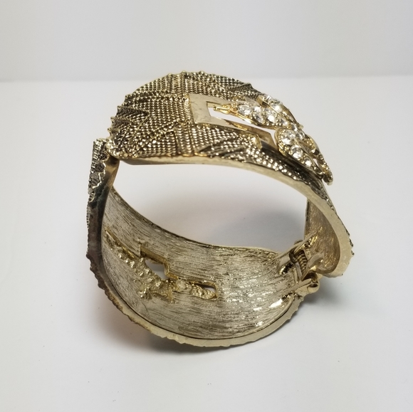 ORNATE GOLD TONE FLEUR DE LIS BANGLE BRACELET - Picture 4 of 8